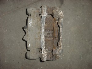 975119 Remklauw Links voor