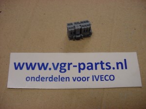 stekker grijs