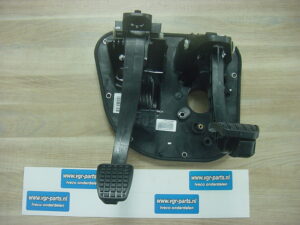 5801264938 Pedaal set