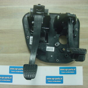 5801264938 Pedaal set